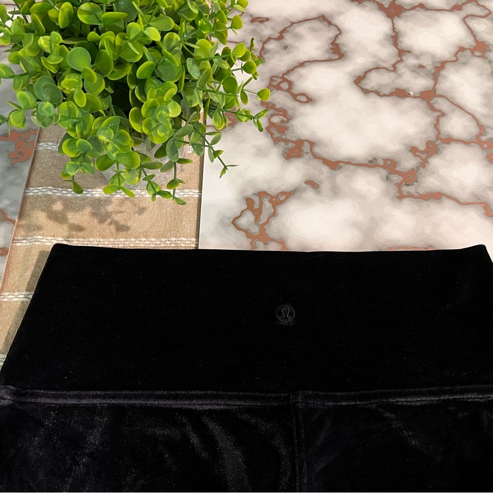 Lululemon leggings size 8 velvet black